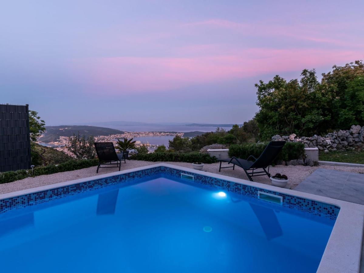 Scenic Sea View,Three Bedroom Villa With Pool 트로기르 외부 사진
