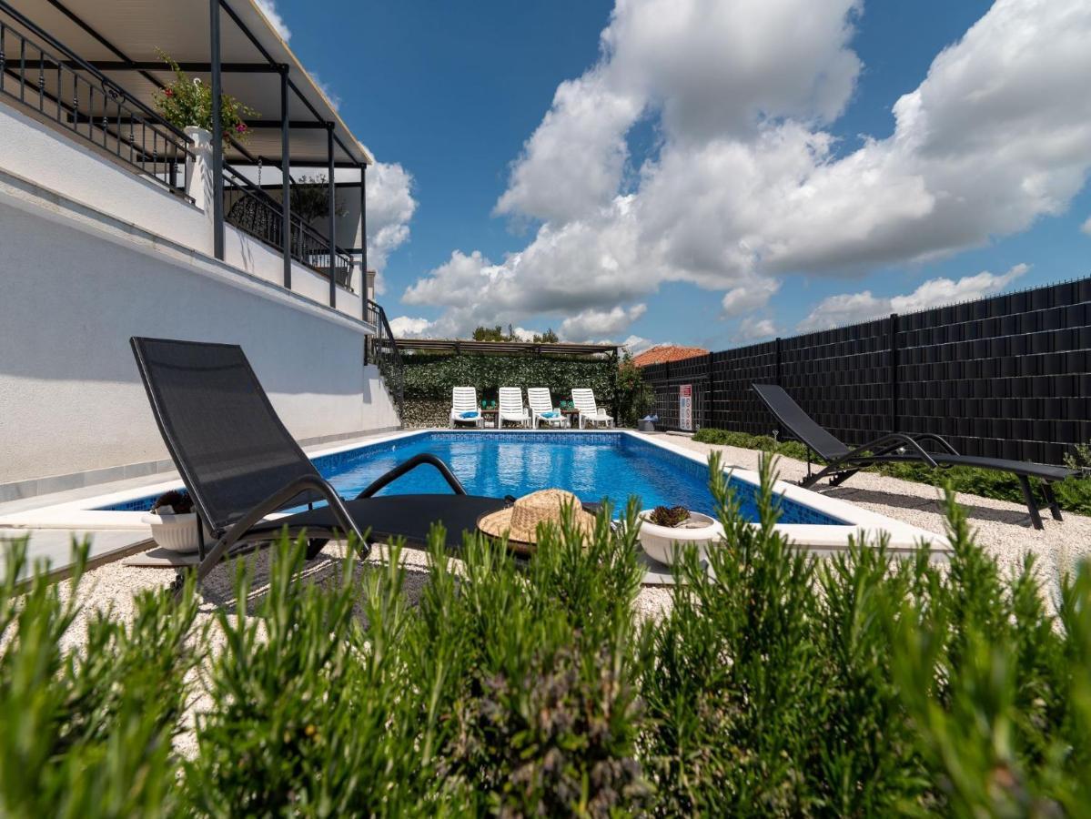 Scenic Sea View,Three Bedroom Villa With Pool 트로기르 외부 사진