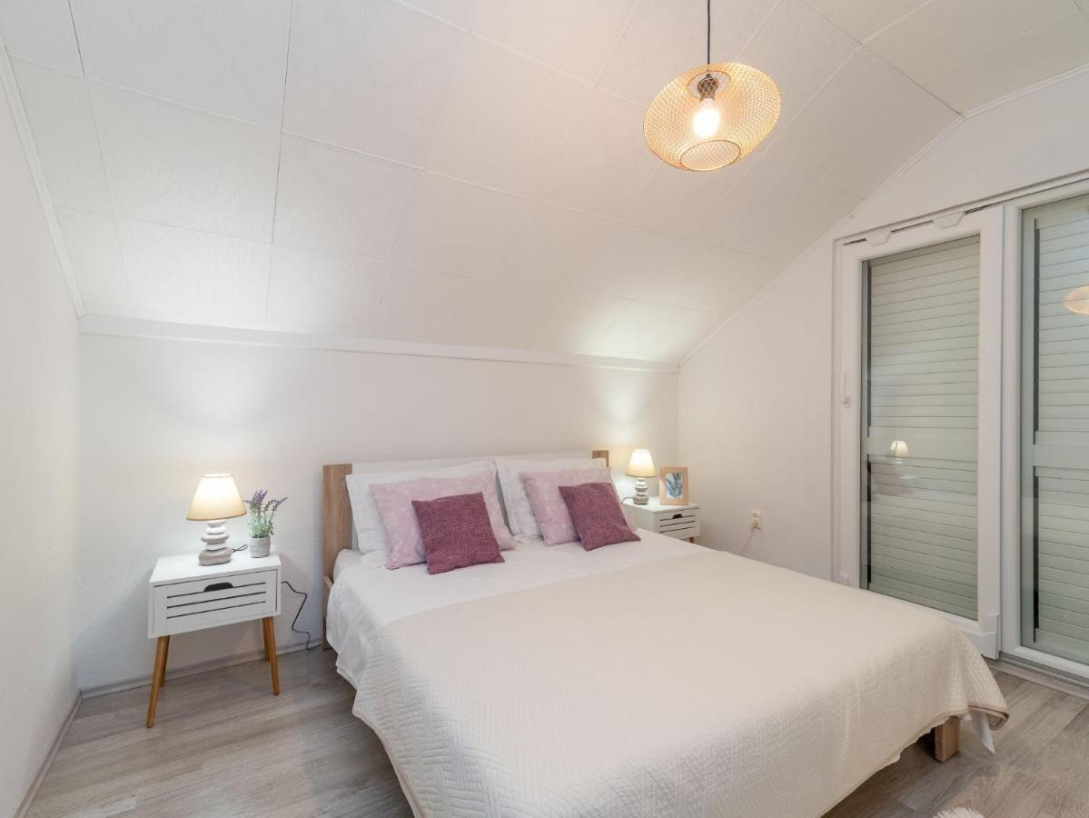 Scenic Sea View,Three Bedroom Villa With Pool 트로기르 외부 사진